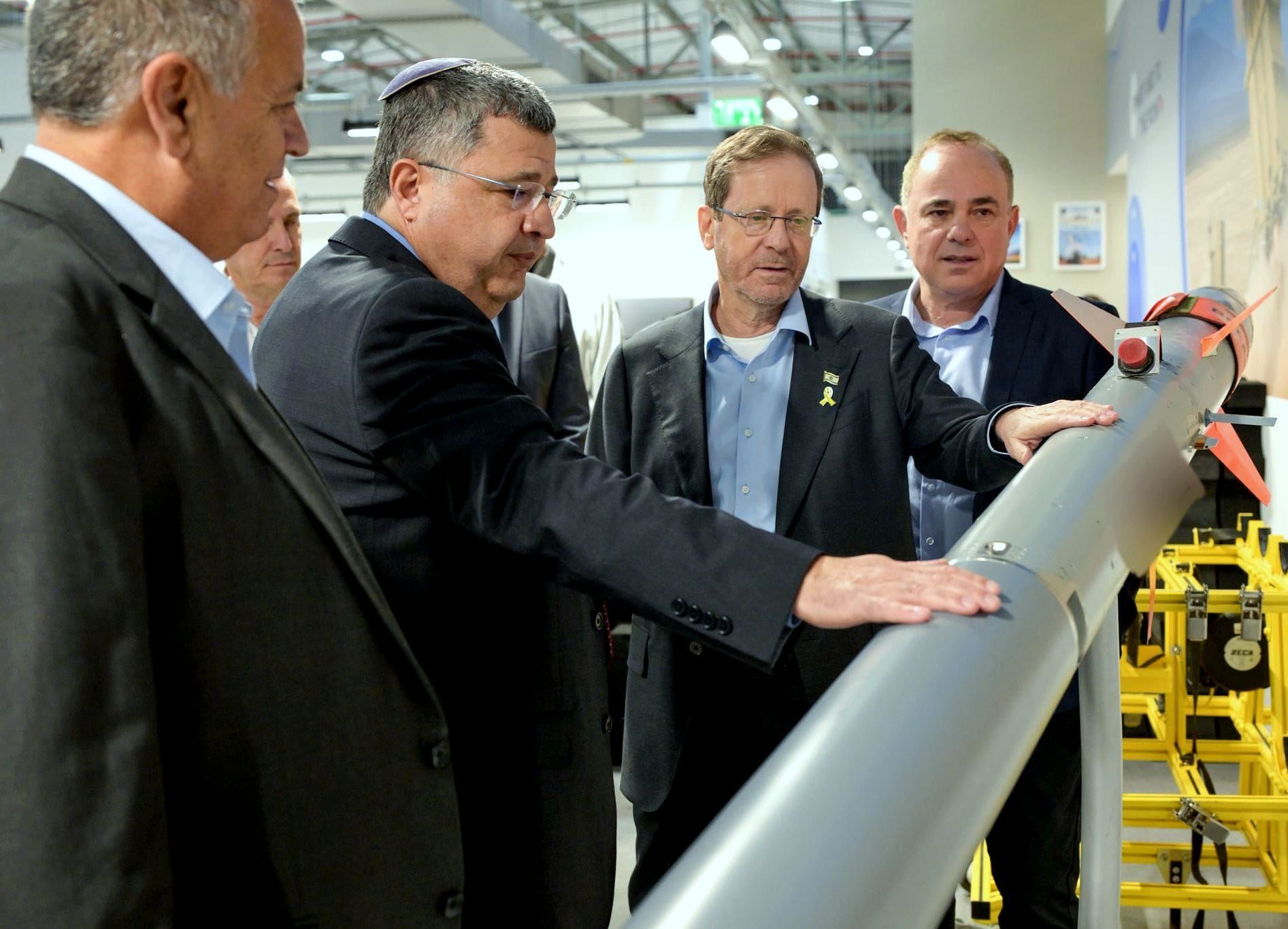 נשיא המדינה יצחק הרצוג ביקר ברפאל (צילום: אבי קנר).