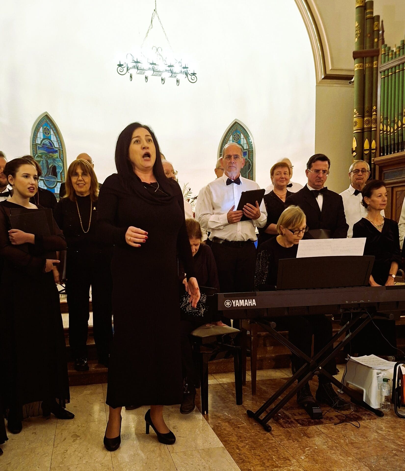 מקהלת גתית שרה בכנסיית סנט ג'ון, חיפה - את קטעי הסולו שרה זמרת הסופרן ילנה יבטושנקו (צילום: רחלי אורבך)