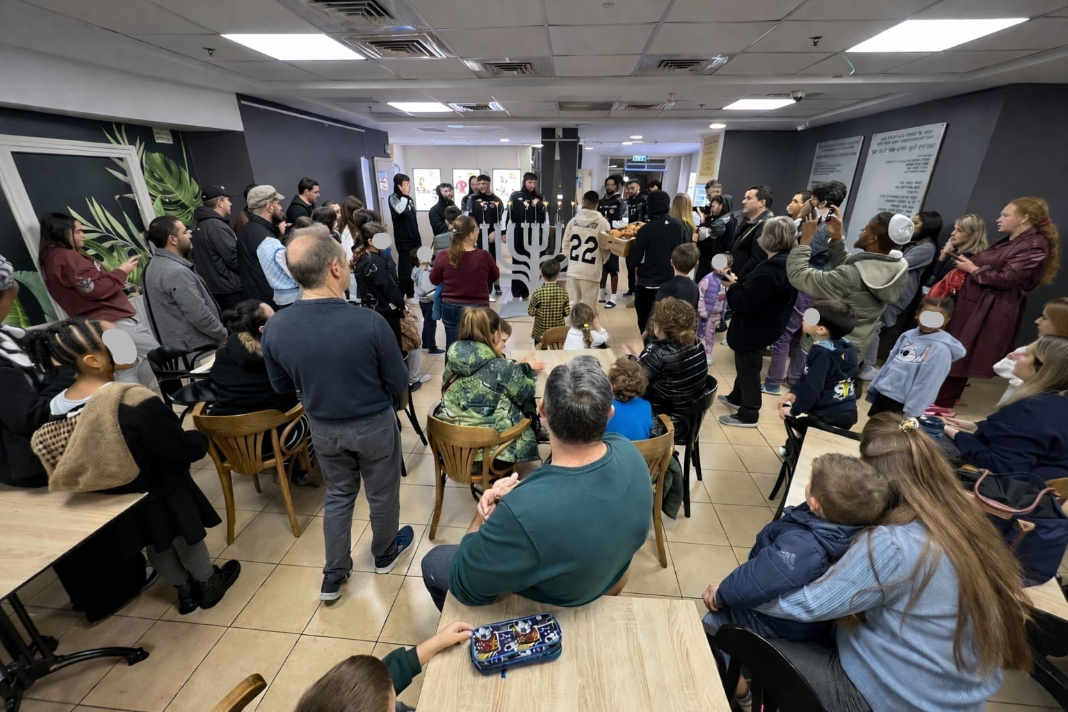 הדלקת נרות חברתית בנווה יוסף (צילום: טרה צילום)