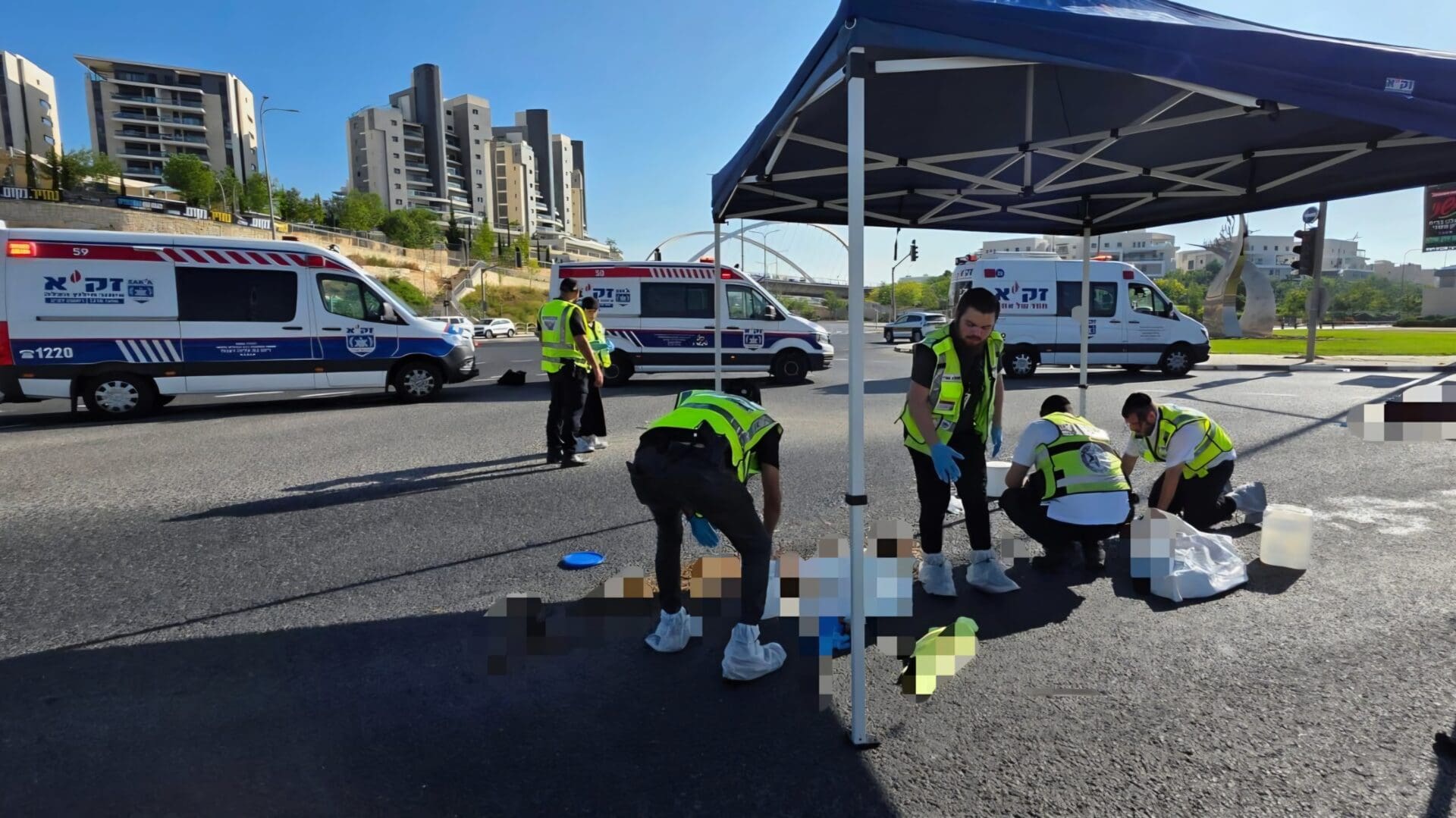 טיפול זק"א בהרוגים מתאונות דרכים (צילום: זק"א)
