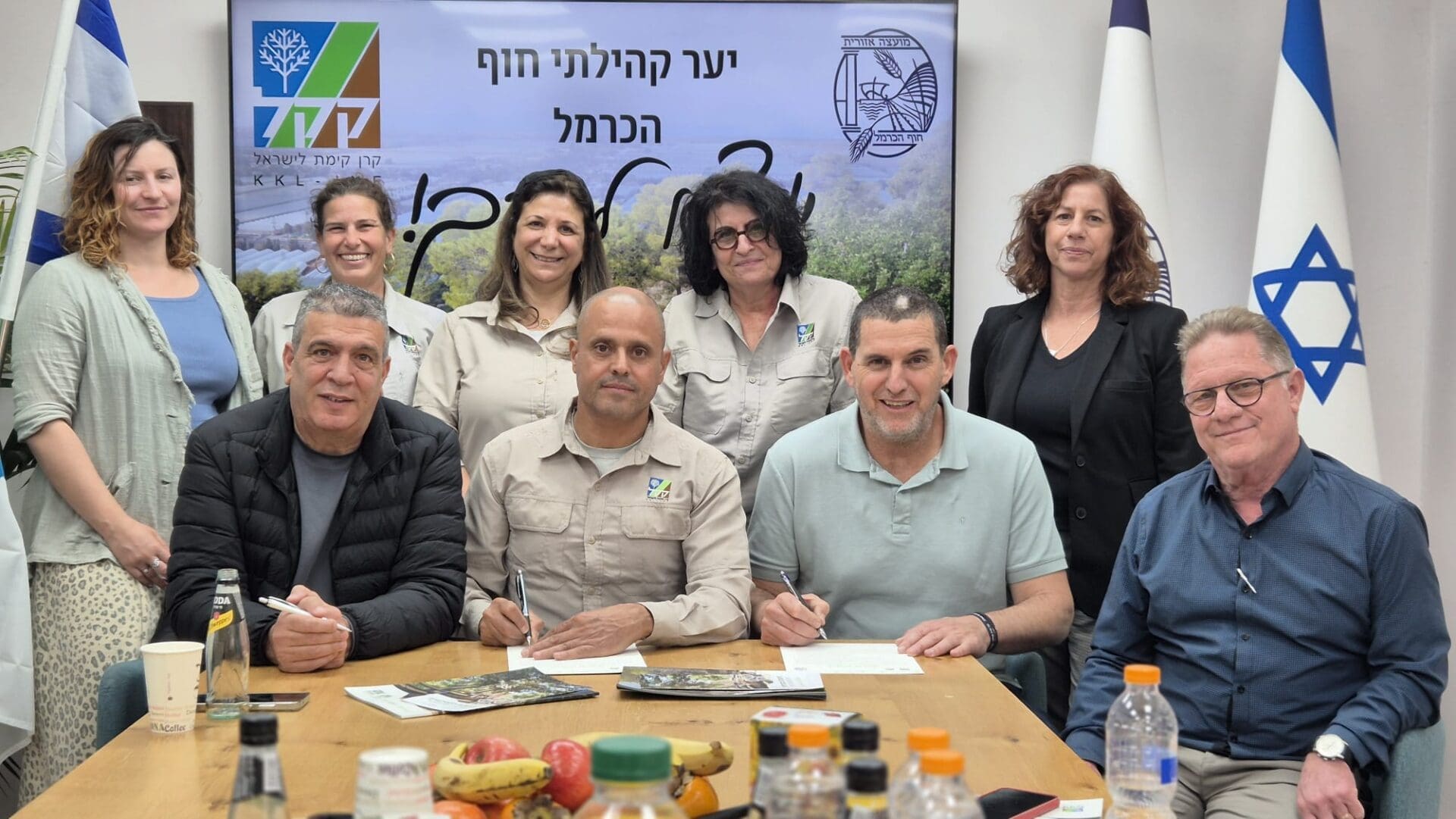 מעמד החתימה להקמת 'יער קהילתי' (צילום: חוף כרמל)