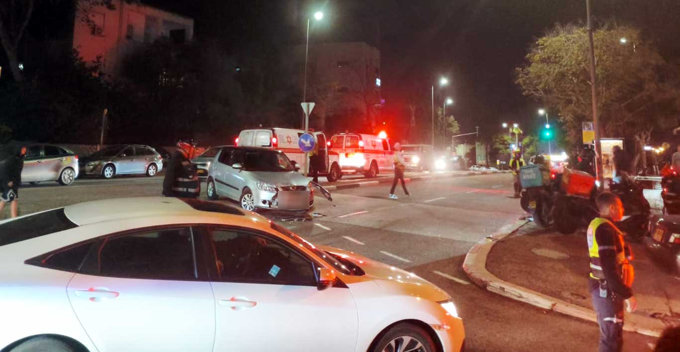 תאונת דרכים ברחוב הספורט פינת מוריה - חיפה (צילום: עו