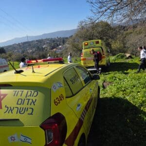 רוכב אופניים נפגע בשטח פתוח (צילום: מד"א)