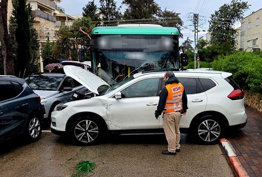 תאונה עם אוטובוס (צילום: איחוד הצלה)