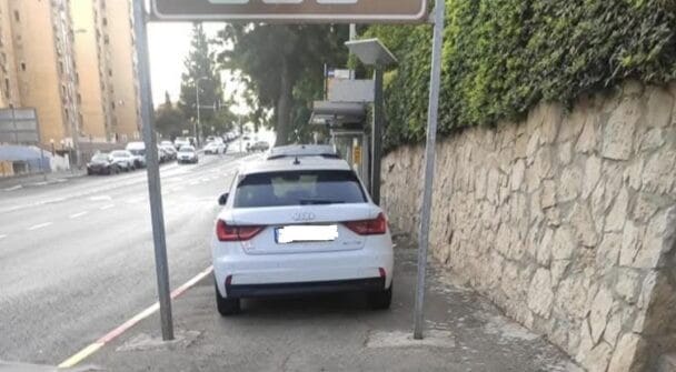 חסימת מדרכות (צילום: תומר סוסנר)