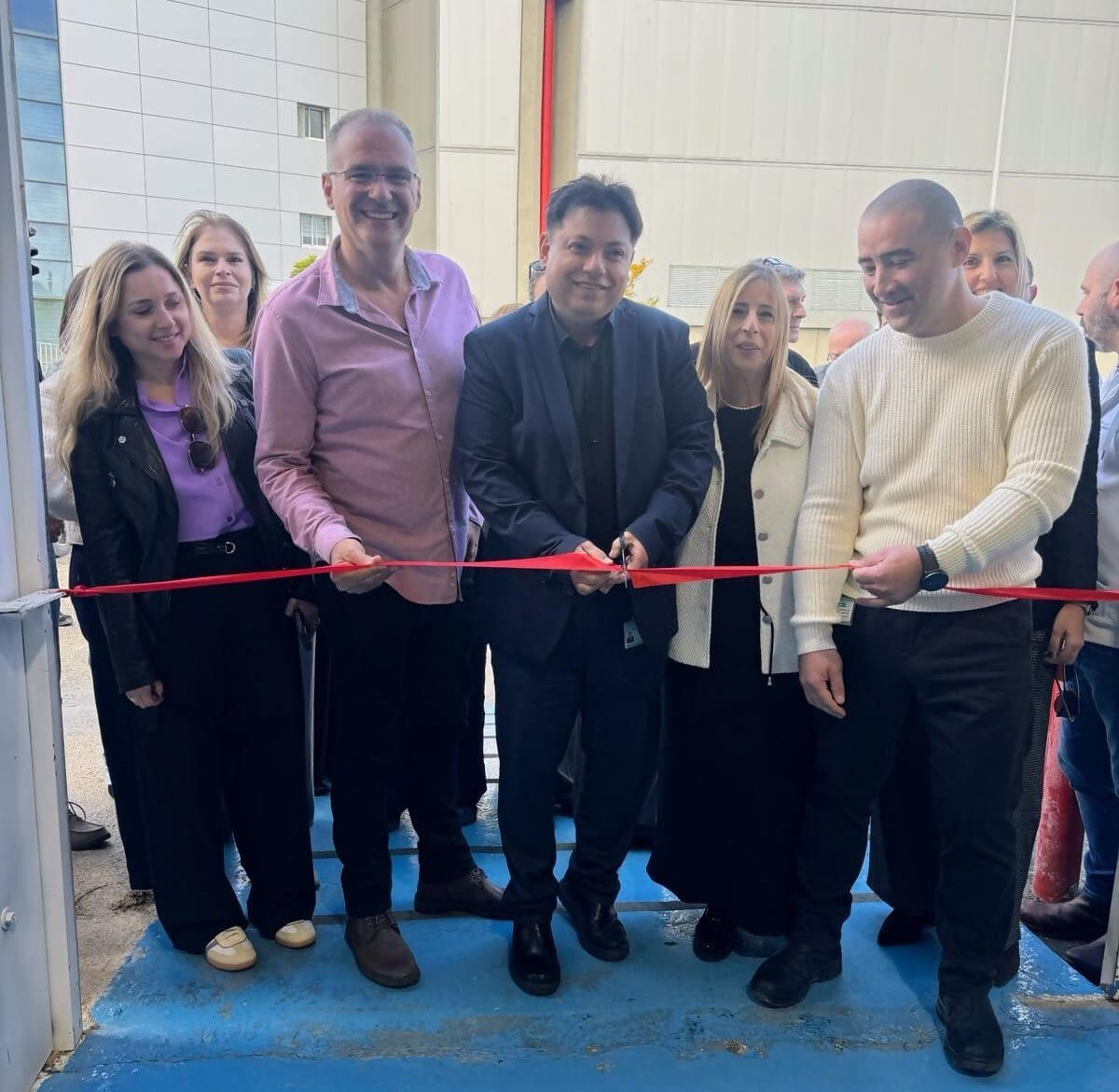 גזירת הסרט בטקס חנוכת השלוחה הצפונית (צילום: כללית)