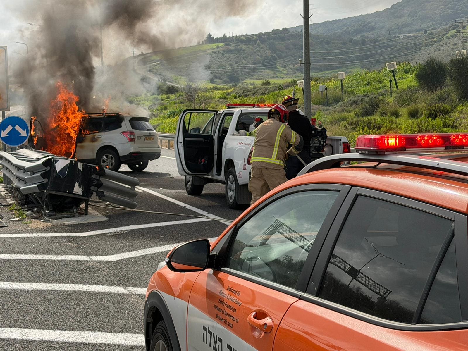 רכב עלה באש בתאונת דרכים בין טבעון ליוקנעם (צילום: איחוד הצלה)