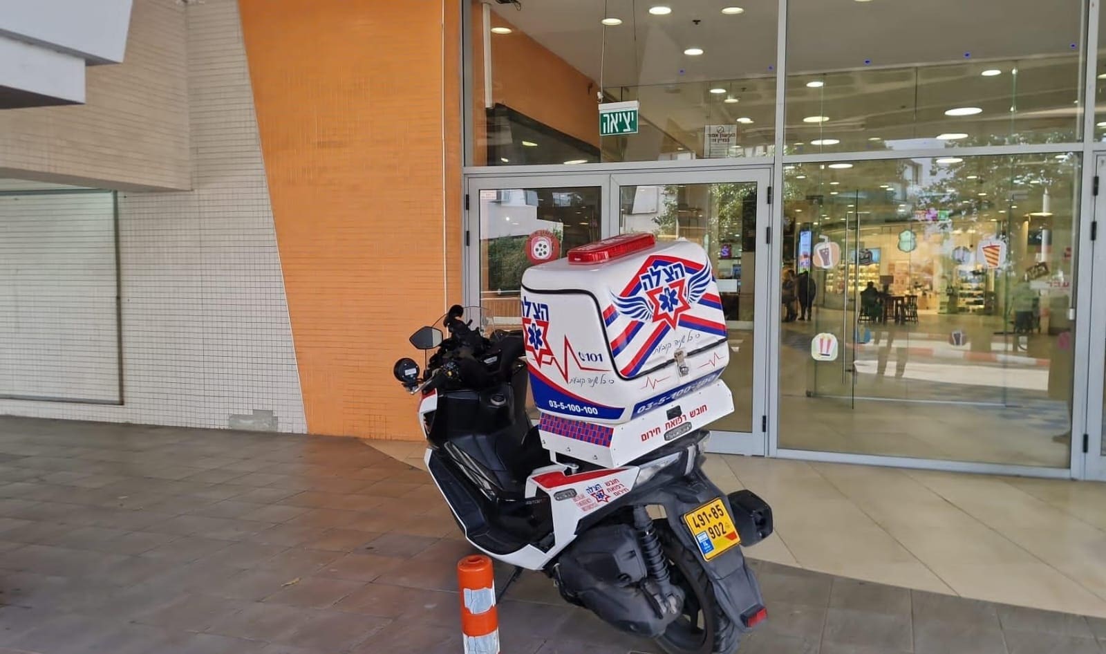 אופנוע הצלה בקניון לב המפרץ (צילום: ארגון הצלה)