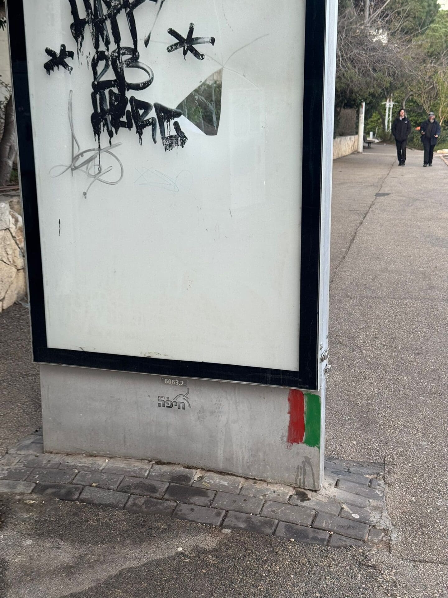 סימון אדום ירוק לאורך טיילת לואי (צילום: גל הכהן)