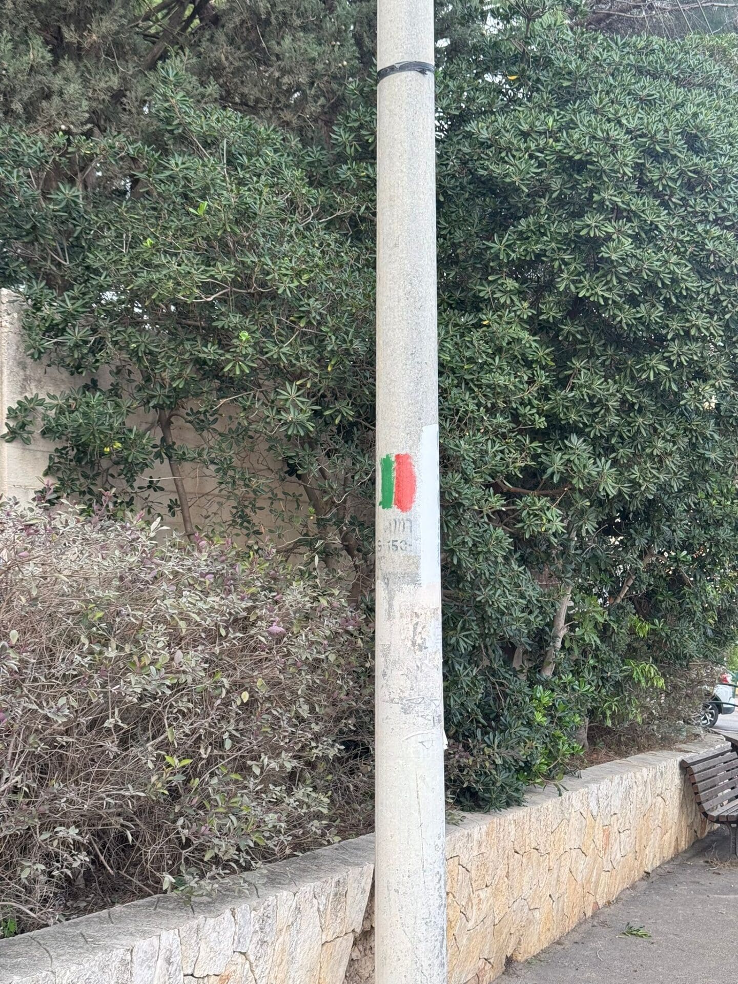 סימון אדום ירוק לאורך טיילת לואי (צילום: גל הכהן)