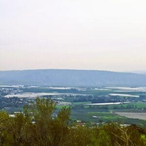 הדרך אל בית פנינה משקטו – נוף הכנרת והעמק (צילום: רחלי אורבך)