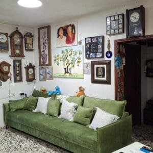 בבית פנינה משקטו – מבט מהסלון אל המטבח (צילום: רחלי אורבך)