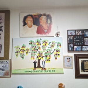 בבית פנינה משקטו – תמונות ופריטים נוספים (צילום: רחלי אורבך)