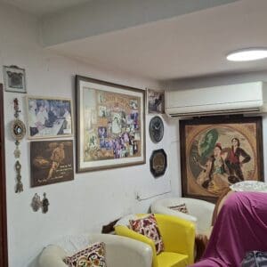בבית פנינה משקטו – שעונים, תמונות ומזכרות (צילום: רחלי אורבך)