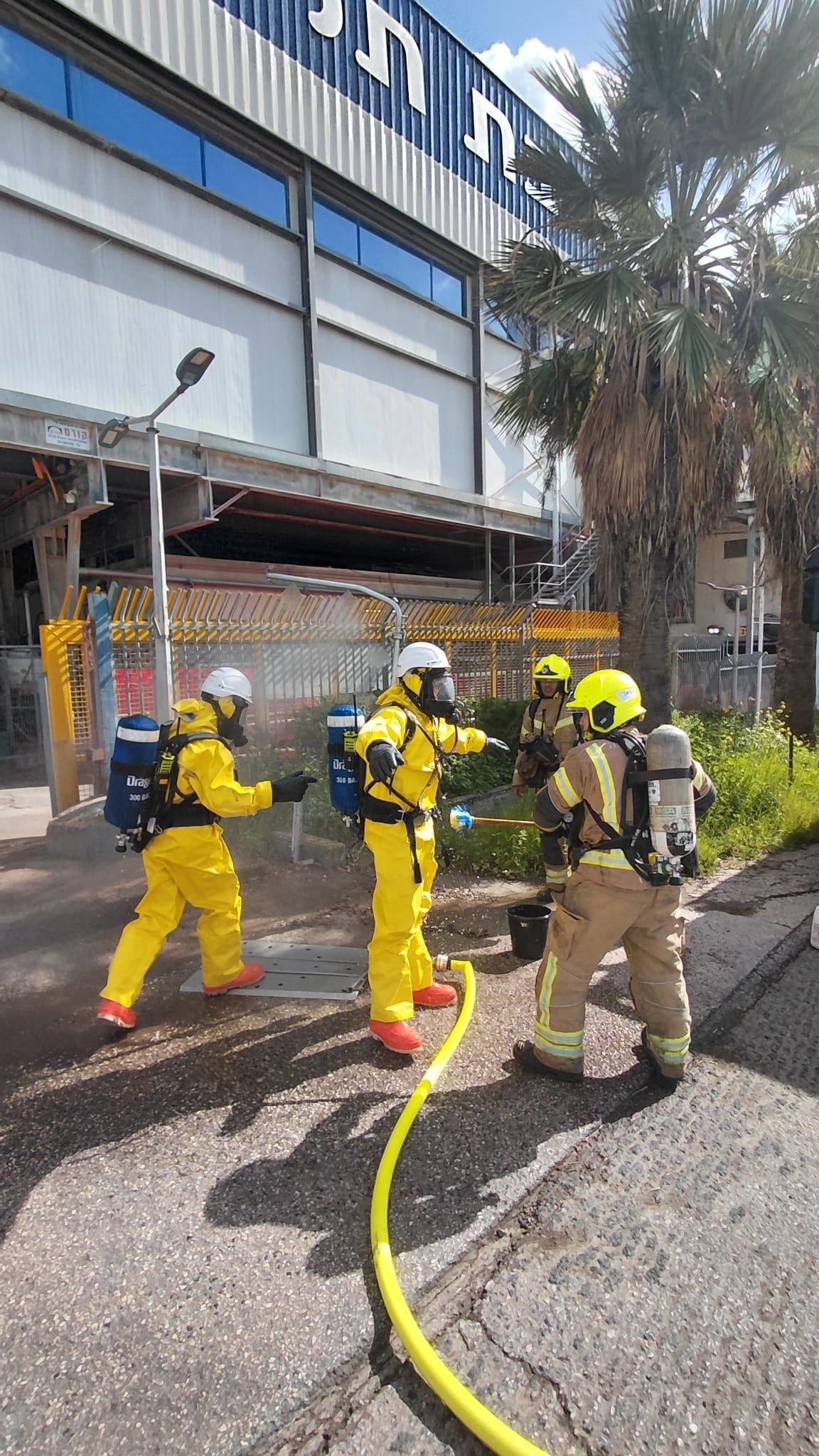 דליפת אמוניה במפעל בתל יוסף (צילום: כבאות והצלה)