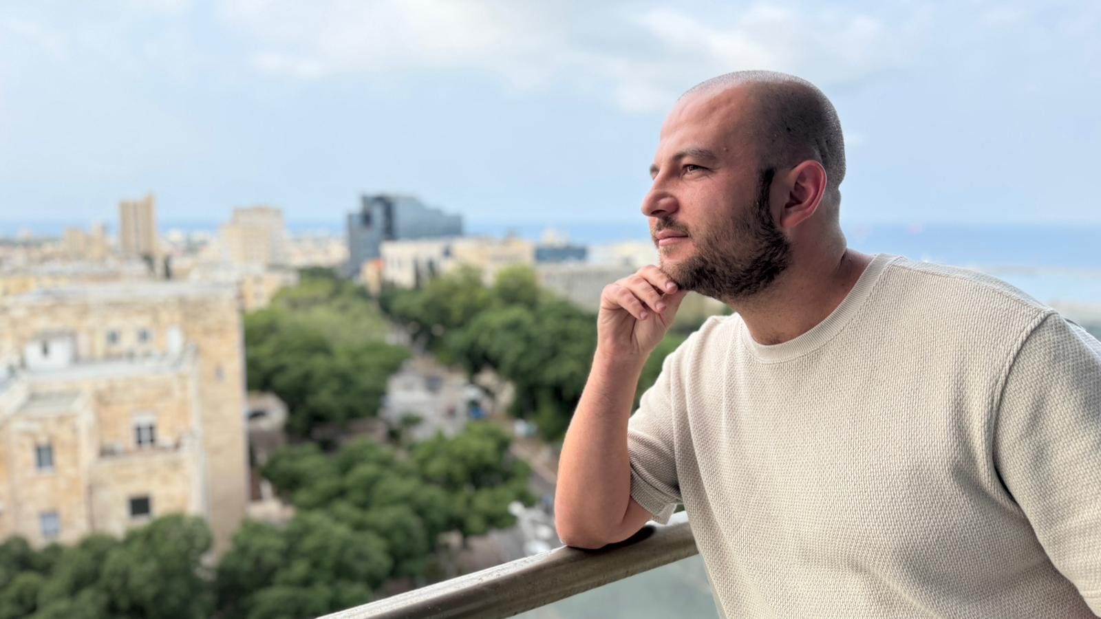 מנהל המחלקה להחייאת מבנים נטושים בעיריית חיפה ויטלי דובוב דותן (צילום: ענת סלומון, דוברות עיריית חיפה)