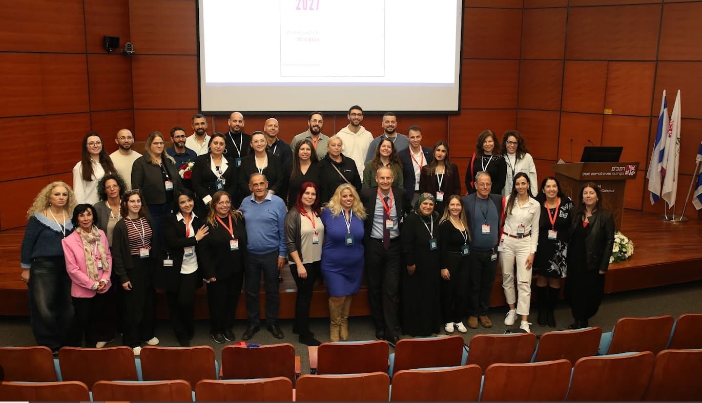צוות מחלקת ניתוחי לב - מגוון של סקטורים, מקצועות ומגזרים שפועל בהרמוניה למען הצלת חיים (צילום: רמב