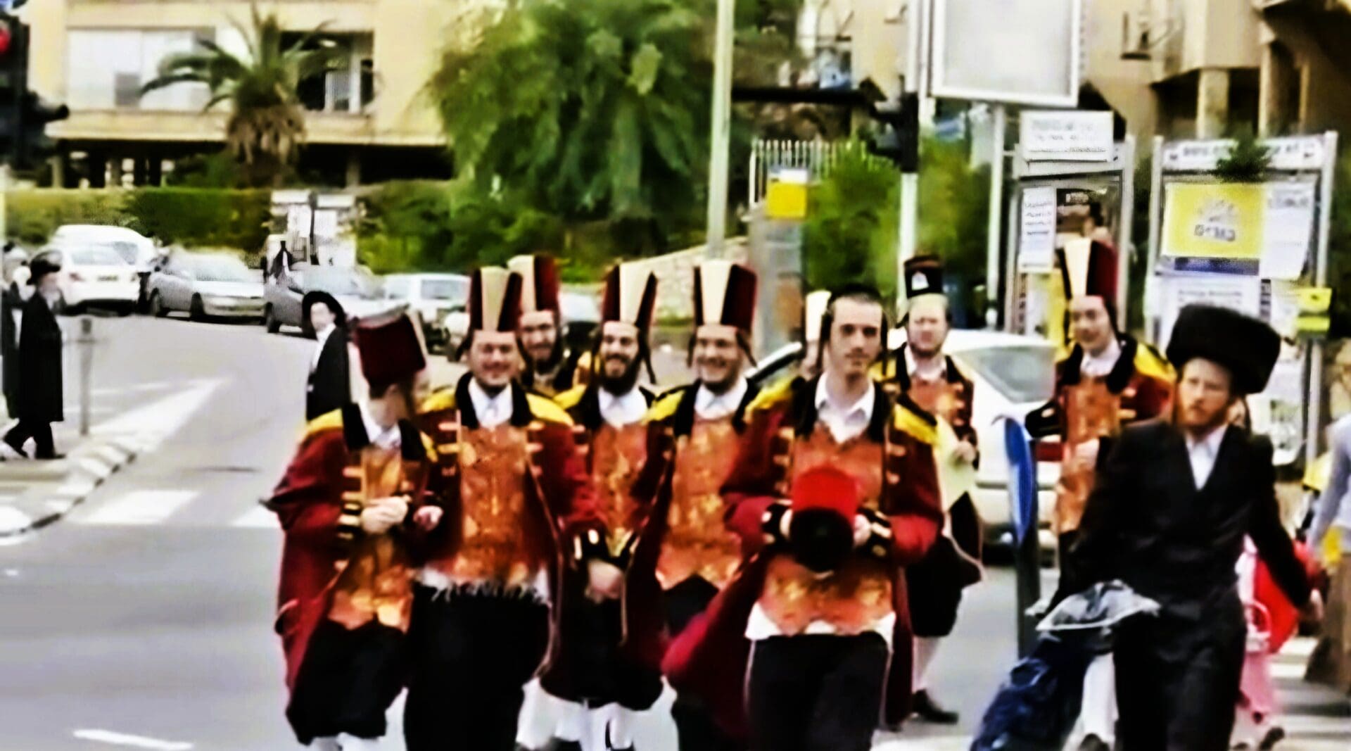 פורים ומגילת אסתר - תחפושות עם היסטוריה גדולה, כוח וטקסיות בבדים מרשרשים וצבעים עזים (צילום: רחלי אורבך)