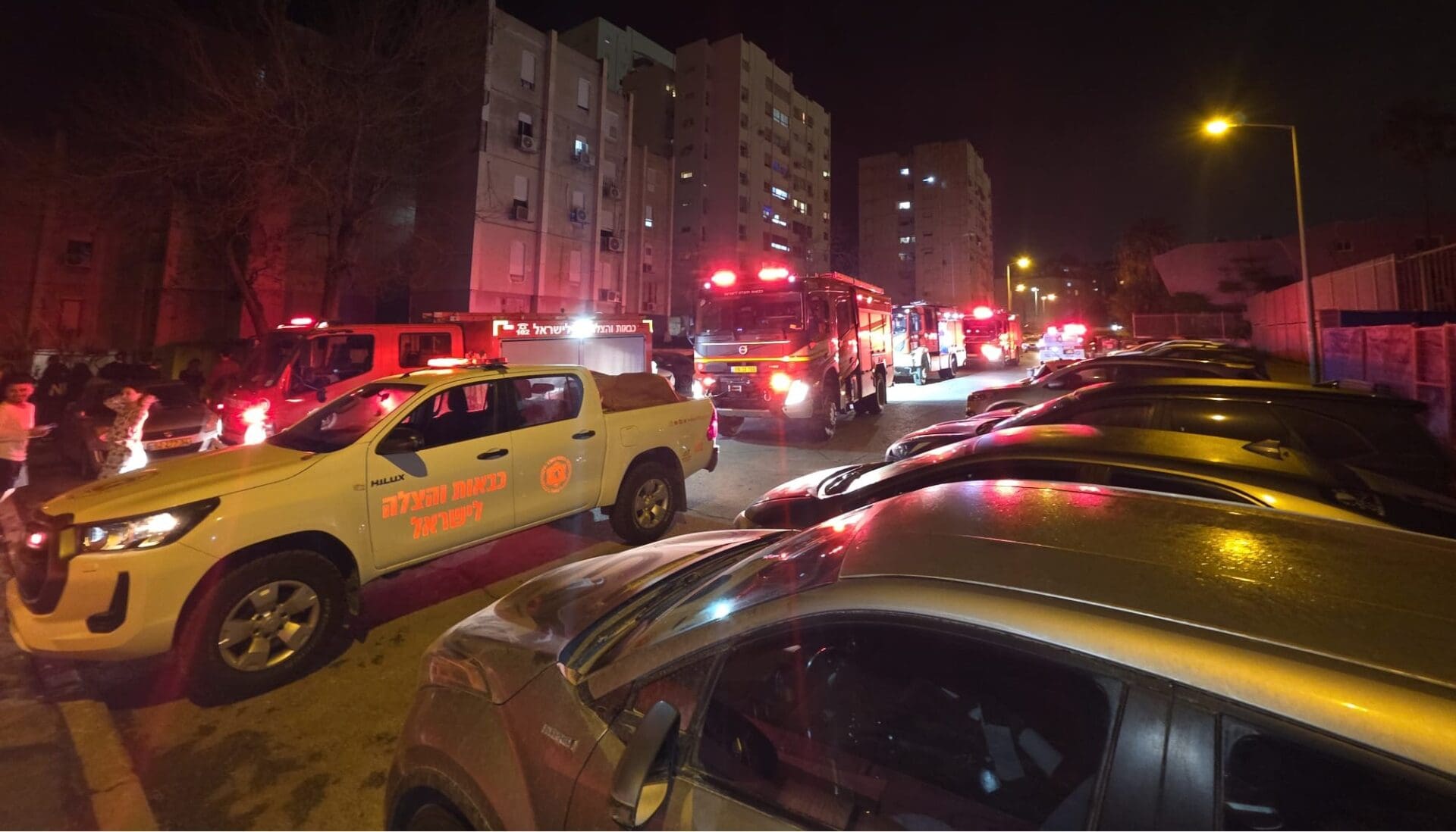 שריפה ברחוב פז בחיפה (צילום: חילוץ והצלה)