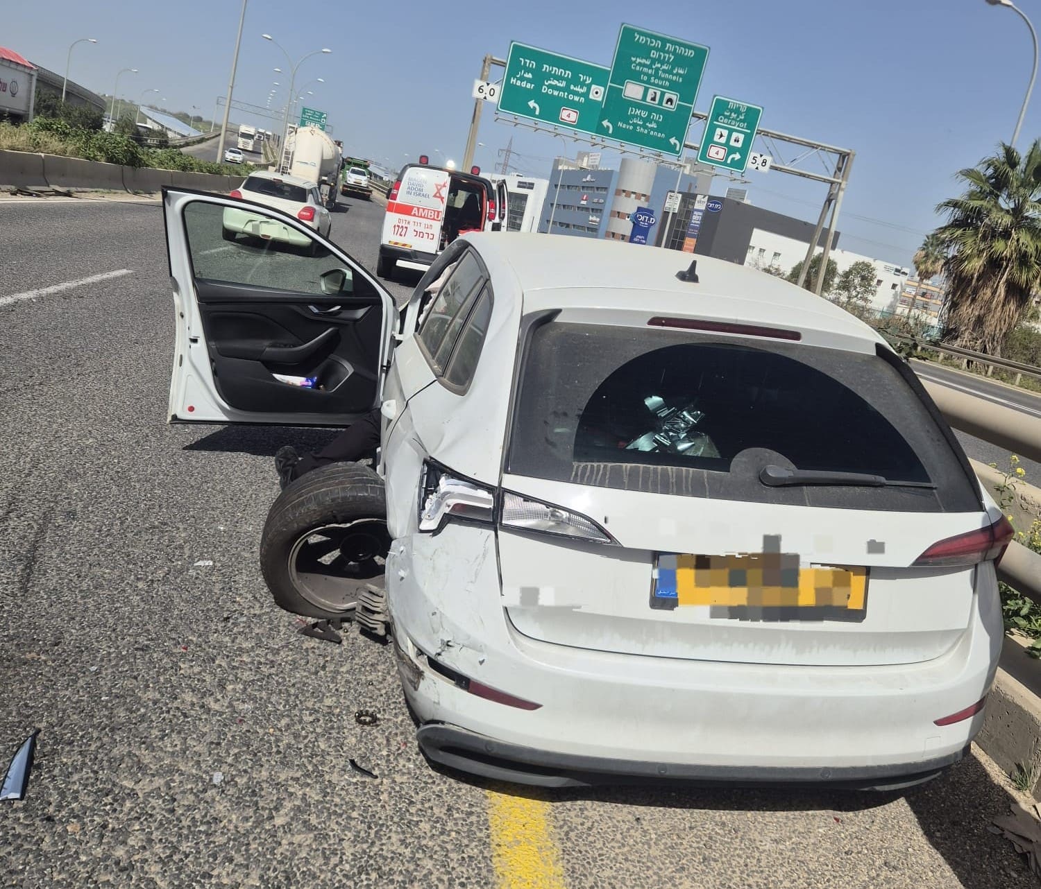 תאונת דרכים בדרך העמקים (צילום: מד