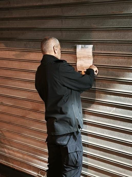 צו סגירה לעסק המעסיק שב"חים (צילום: משטרת ישראל)