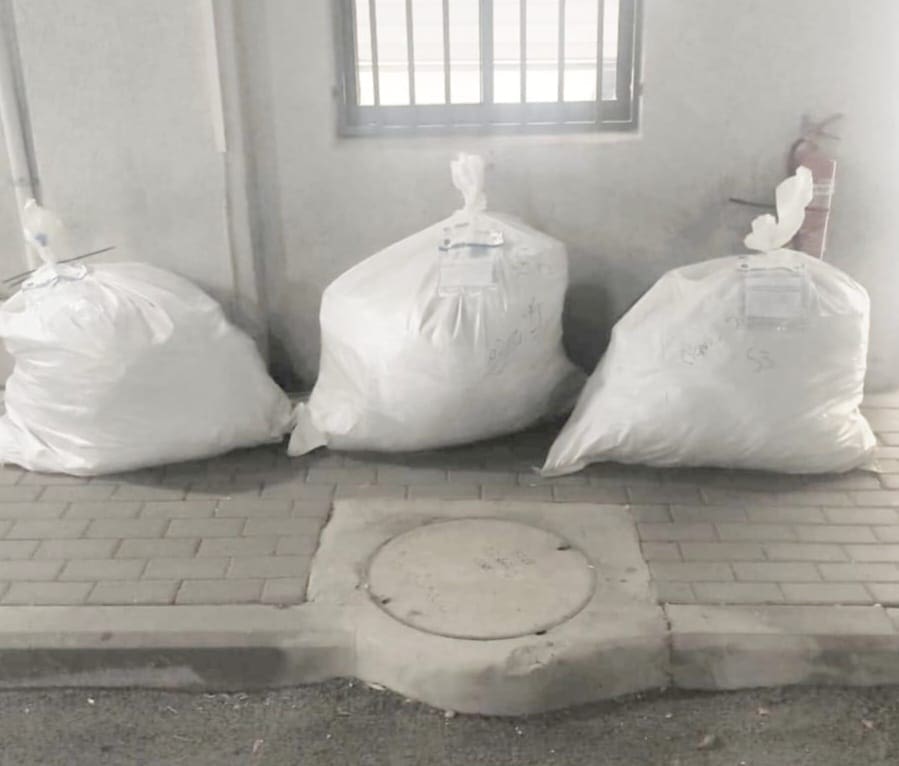 חומר החשוד כסמים שנתפס במעבדה (צילום: משטרת ישראל)