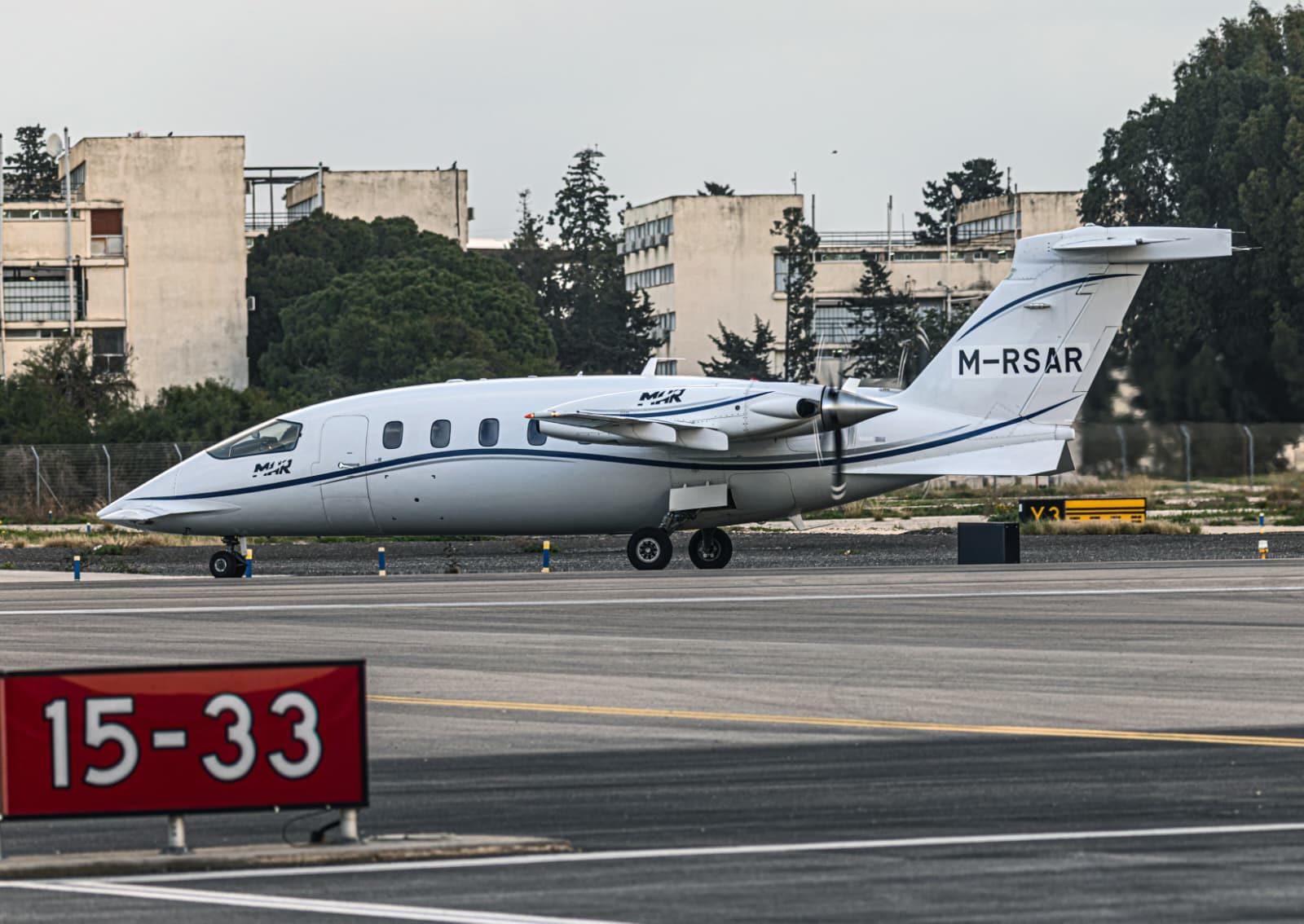 מטוס מדגם
Piaggio P-180 Avanti II בנמל התעופה חיפה (צילום: אנתוני הרשקו)