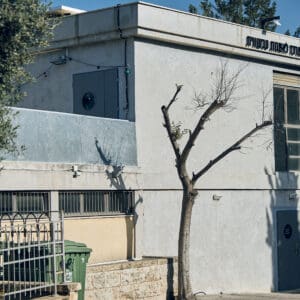 פירמידה לאמנות עכשווית, ואדי סליב חיפה, מרכז אמנות, גלריה עירונית, מבנה תרבות, אמנות עכשווית, חלל תצוגה, מוסד תרבותי, שימור מבנים, מבנה היסטורי משוחזר, אדריכלות אבן, קהילה ואמנות, תערוכות מתחלפות, סצנה אמנותית מקומית, הדר חיפה, התחדשות עירונית, תרבות עירונית, מבנה ציבורי, צילום אדריכלות, תיעוד תרבותי