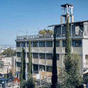 פירמידה לאמנות עכשווית, ואדי סליב חיפה, מרכז אמנות, גלריה עירונית, מבנה תרבות, אמנות עכשווית, חלל תצוגה, מוסד תרבותי, שימור מבנים, מבנה היסטורי משוחזר, אדריכלות אבן, קהילה ואמנות, תערוכות מתחלפות, סצנה אמנותית מקומית, הדר חיפה, התחדשות עירונית, תרבות עירונית, מבנה ציבורי, צילום אדריכלות, תיעוד תרבותי