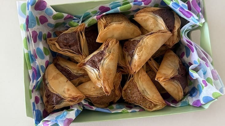 אוזני המן מבצק פילו (צילום: רחלי קרוט)