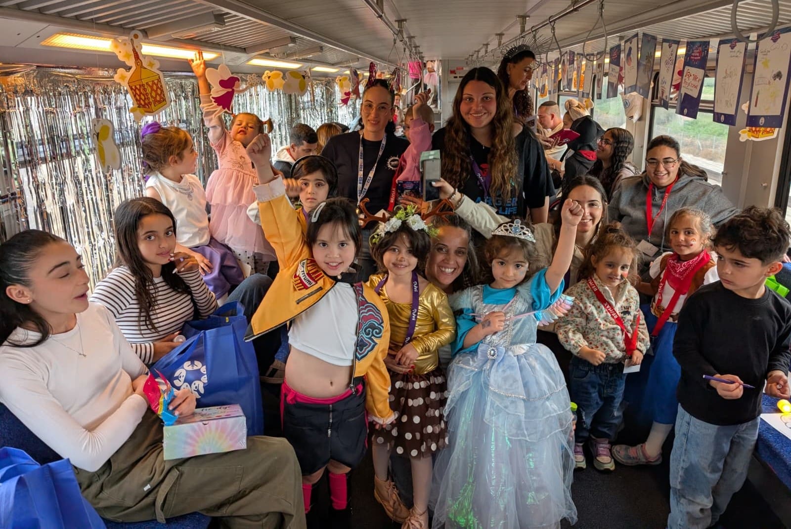 רכבת החיוכים (צילום: הילה אייזינגר)
