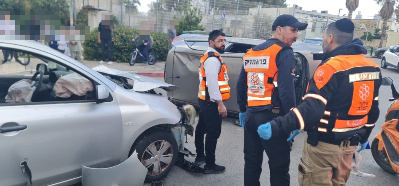 רכב התהפך בשדרות דגניה (צילום: איחוד הצלה)
