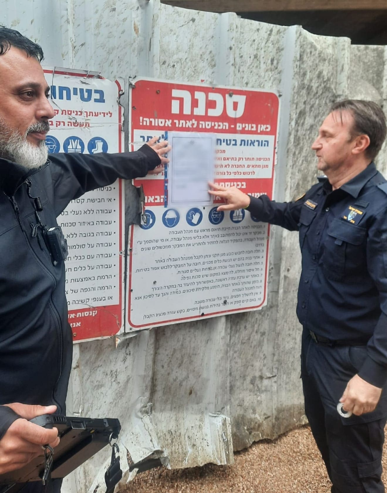 צו סגירה לאתר בנייה (צילום: משטרת ישראל)
