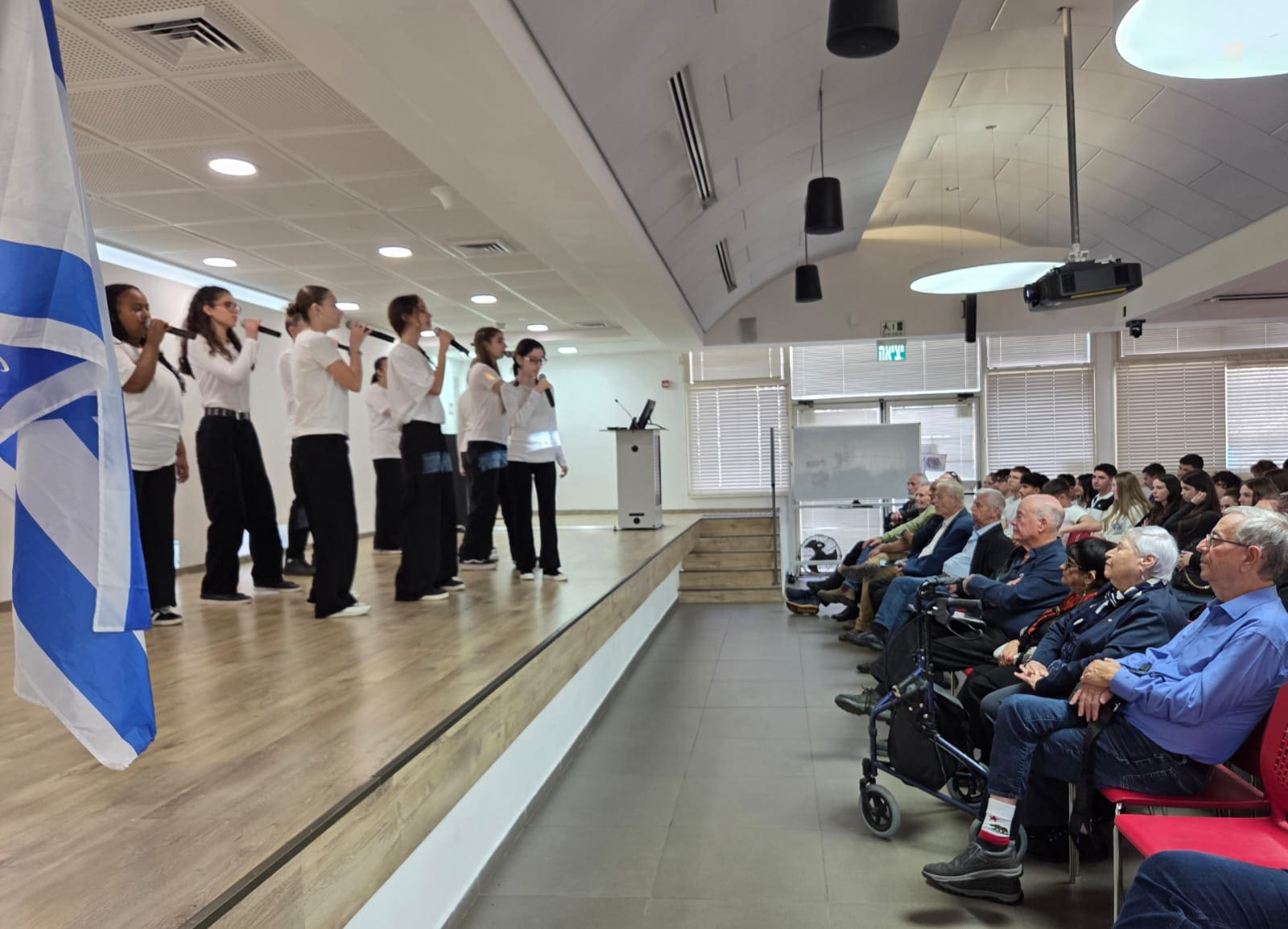 מקהלת א' קול בטקס תל חי (צילום: יעל הורוביץ)
