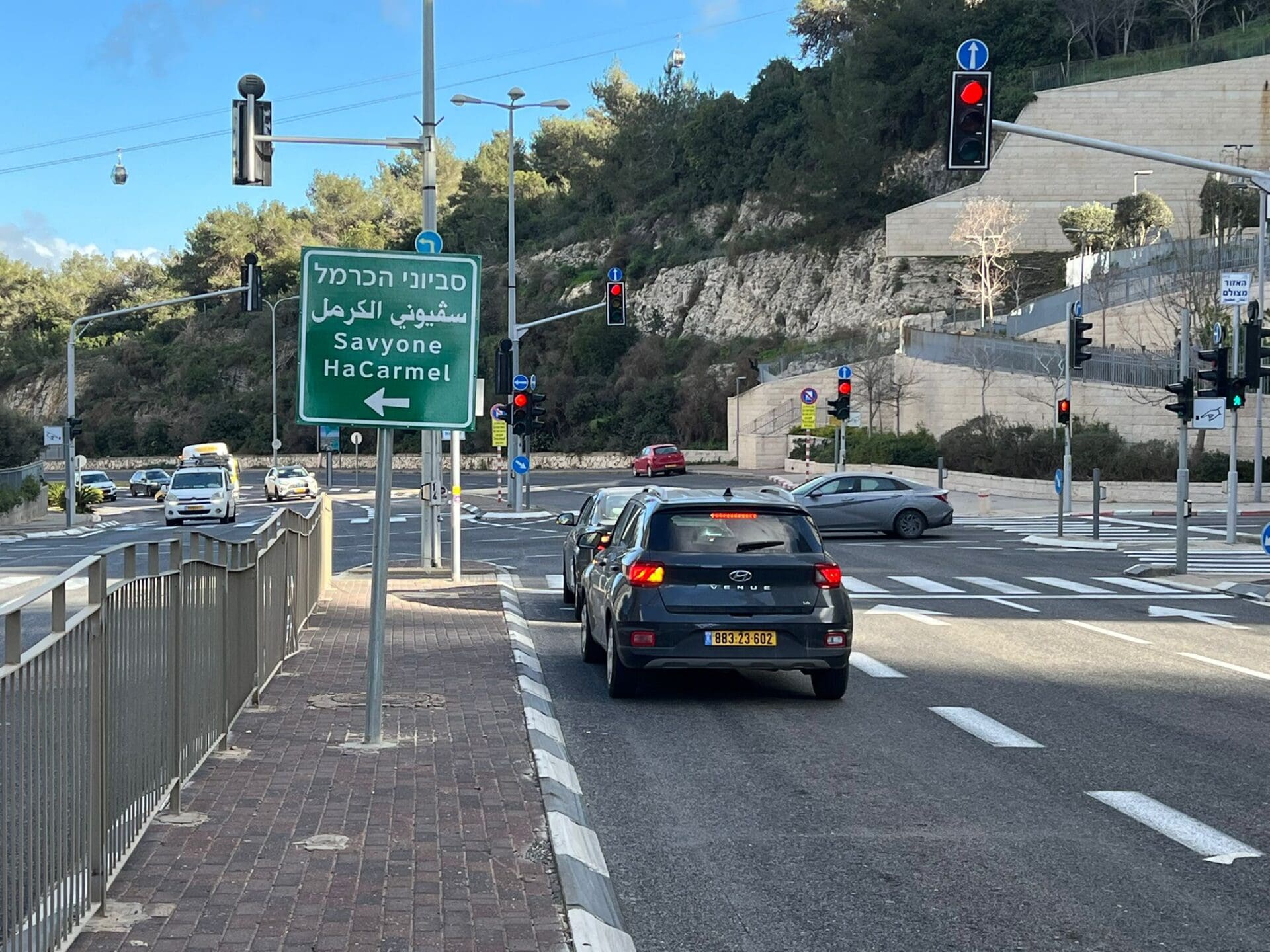 שלט הכוונה חדש לסביוני דניה (צילום: אורי שרון)
