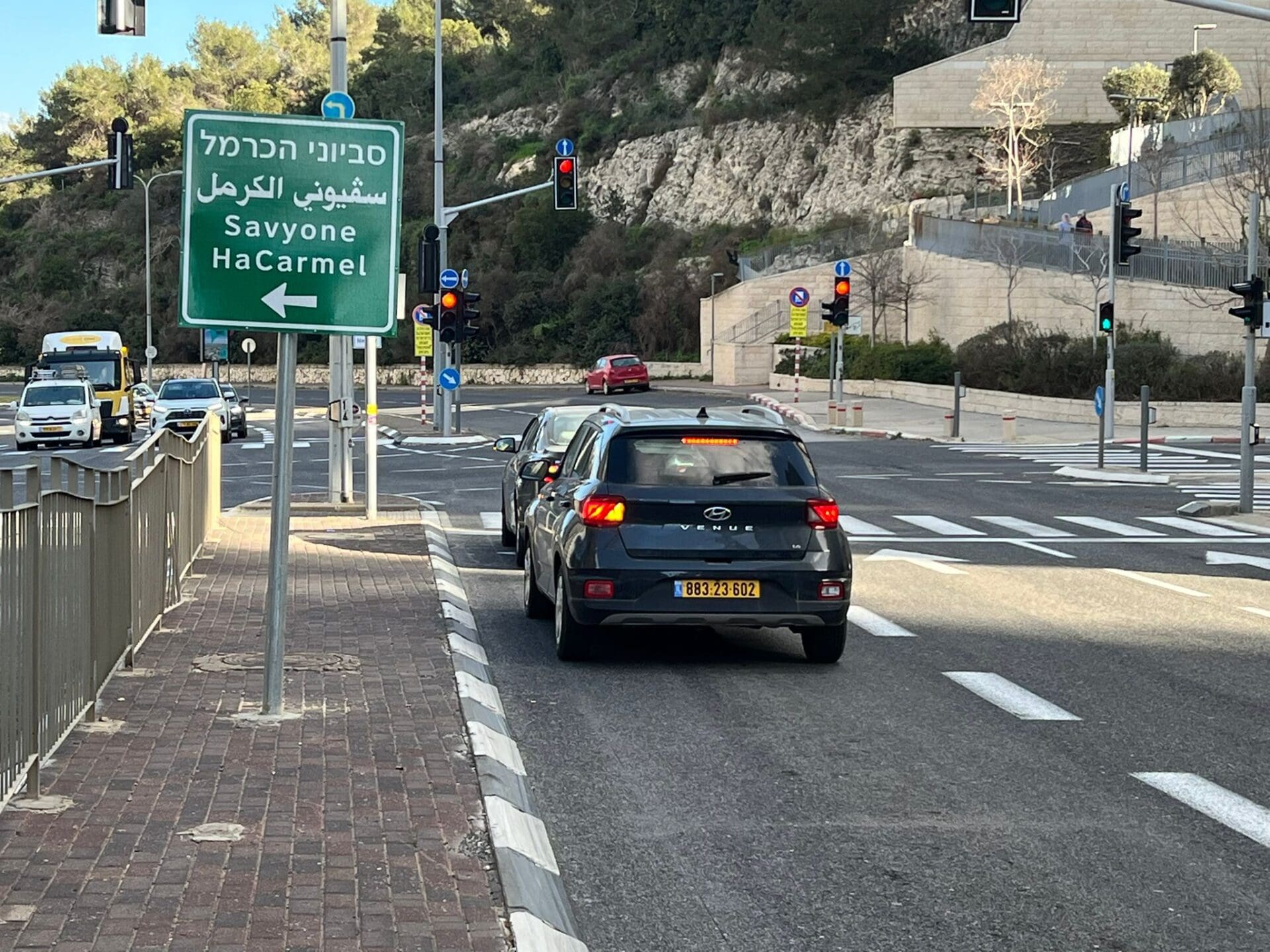שלט הכוונה חדש לסביוני דניה (צילום: אורי שרון)
