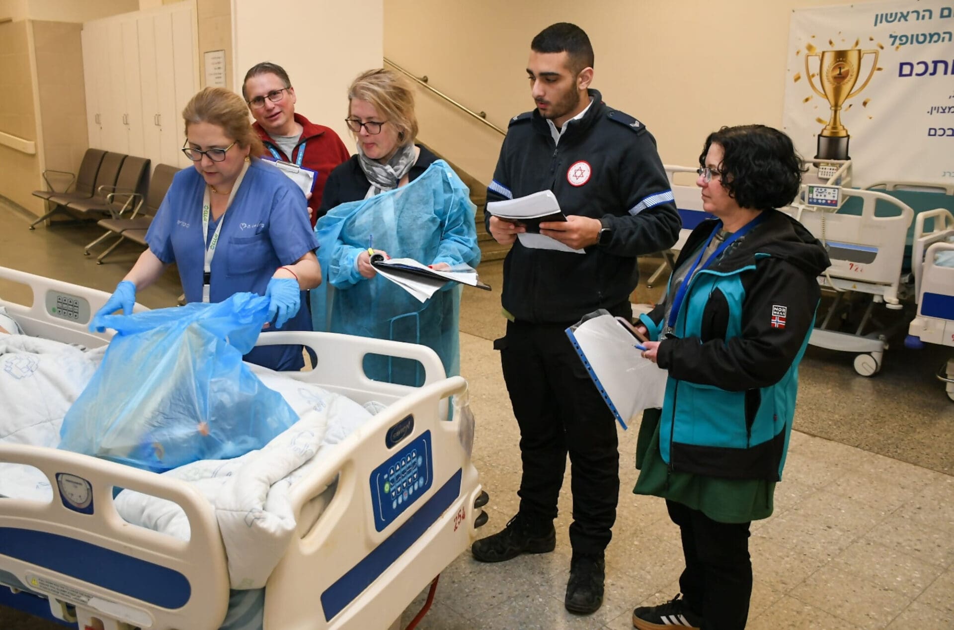 העברת חולה מכרמל לרמבם (צילום: ירון חזן - בי"ח כרמל)