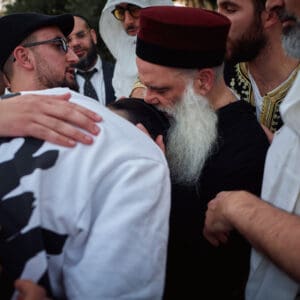 ברכה מהרב, הילולת פורים, חג פורים, ישיבה, חגיגה דתית, שמחת תורה, קהילה יהודית, חיפה, אירוע דתי, מסורת יהודית, תלמידי ישיבה, קריאת מגילה, תחפושות, סעודת מצווה, אחדות, חוסן אזרחי, שגרה בצל מלחמה, חיים בצל מלחמה, רוח יהודית, תרבות יהודית, חגיגות למרות המלחמה, אמונה, התכנסות קהילתית, חיי דת בישראל