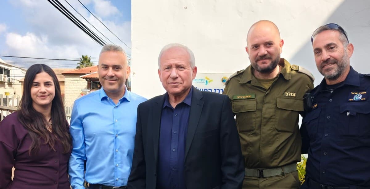 מימין: סנ