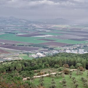 טיסה, שדה תעופה, נמל תעופה, רמת דוד, חיל האוויר, עמק יזרעאל, תצפית, מוחרקה, נוף הכרמל, הר הכרמל, שדות, נוף ישראלי, נוף חקלאי, נוף טבעי, מישור יזרעאל, הרי נצרת, שדות ירוקים, חקלאות ישראלית, נופי ארץ ישראל, נקודת תצפית, תיירות בכרמל, טבע בארץ ישראל, שמורת טבע כרמל, חורש ים תיכוני, עונות השנה בישראל, נוף פנורמי, מבט מההר, תיירות בעמק יזרעאל, רמת דוד, מסלול, חיל האוויר