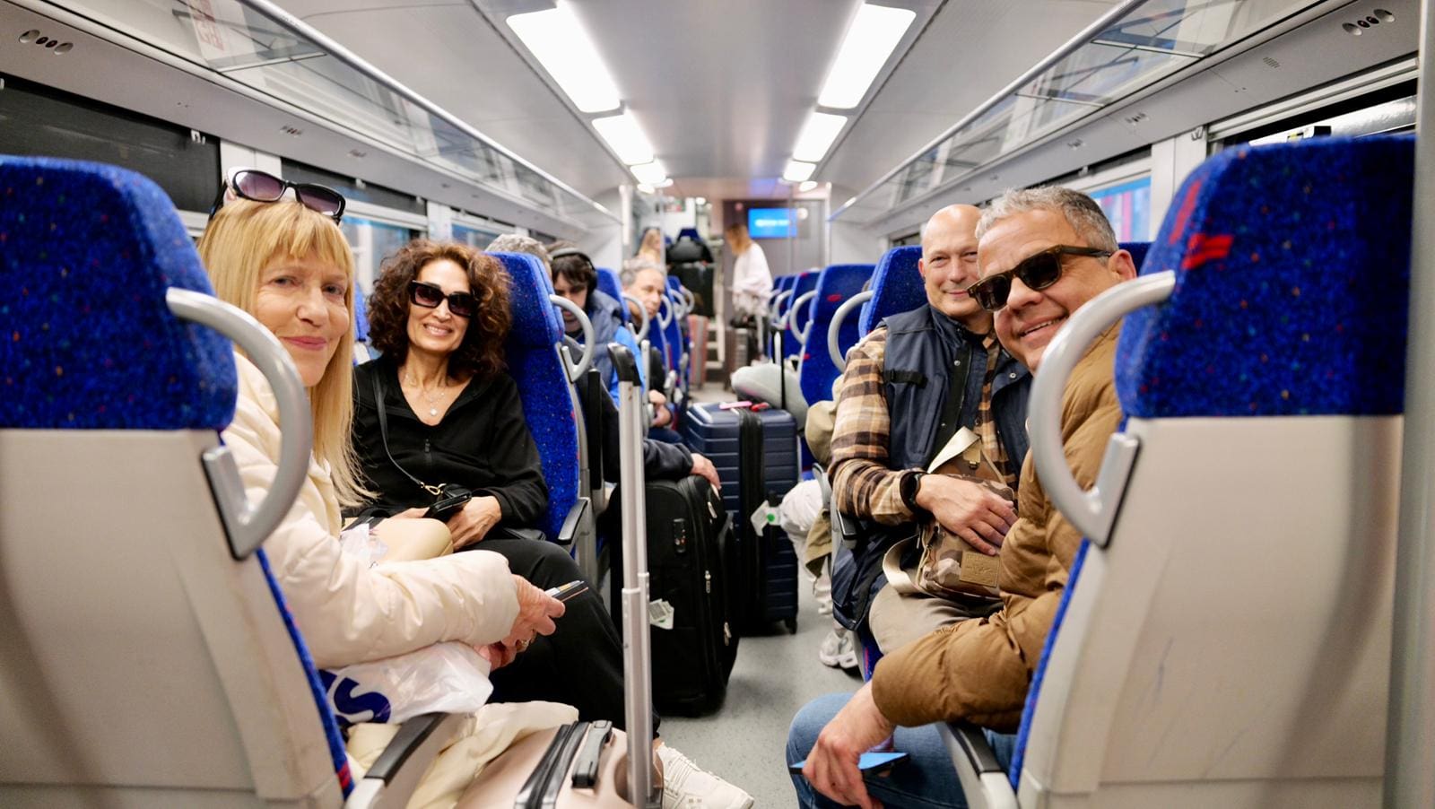 נוסעי טיסות החילוץ הראשונות ברכבת (צילום: טל הפקות וידאו)