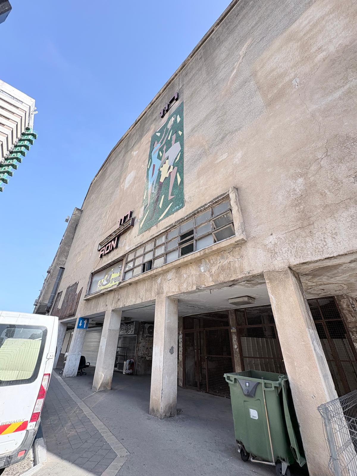 קולנוע רון ברחוב החלוף בהדר (צילום: מיכל גרובר)