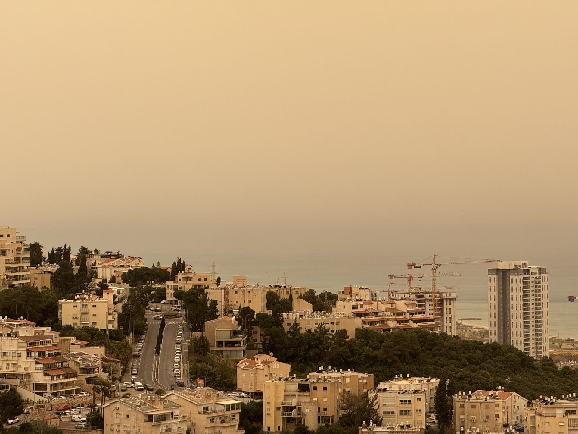 Niebla densa en Haifa - polvo en el aire - sábado 14/3/26 (Foto: Yaron Carmi)