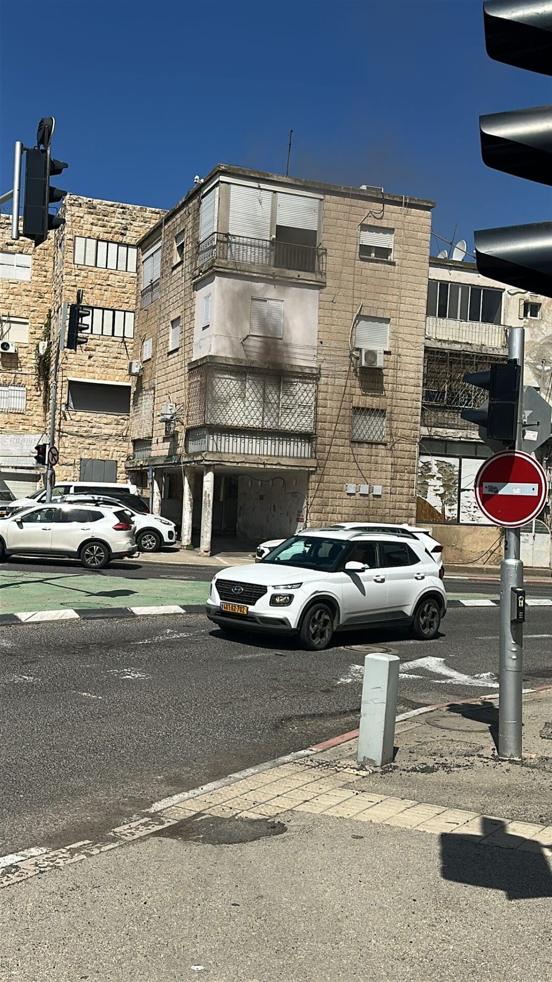 שריפה ברחוב חטיבת גולני בחיפה (צילום: כבאות והצלה)