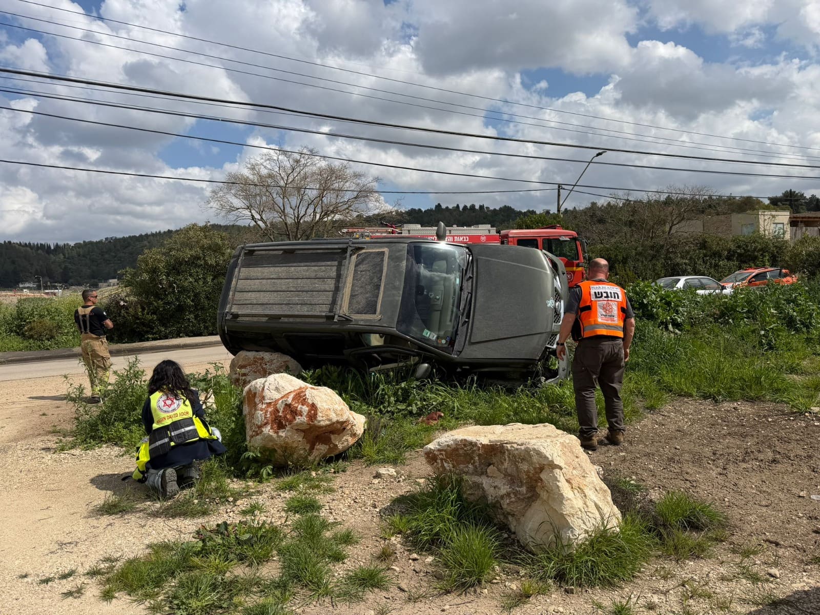 רכב שהתהפך בקריית טבעון (צילום: איחוד הצלה)