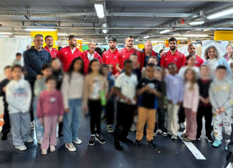 הפועל חיפה ביקרו ילדים מאושפזים בביה"ח התת קרקעי רמב"ם (צילום: יוסי ויינר, דוברות המרכז הרפואי רמב"ם).