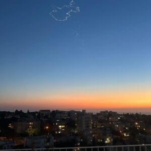 שאגת הארי – שובל יירוט. קליגרפיה באוויר (צילום: רחלי אורבך)