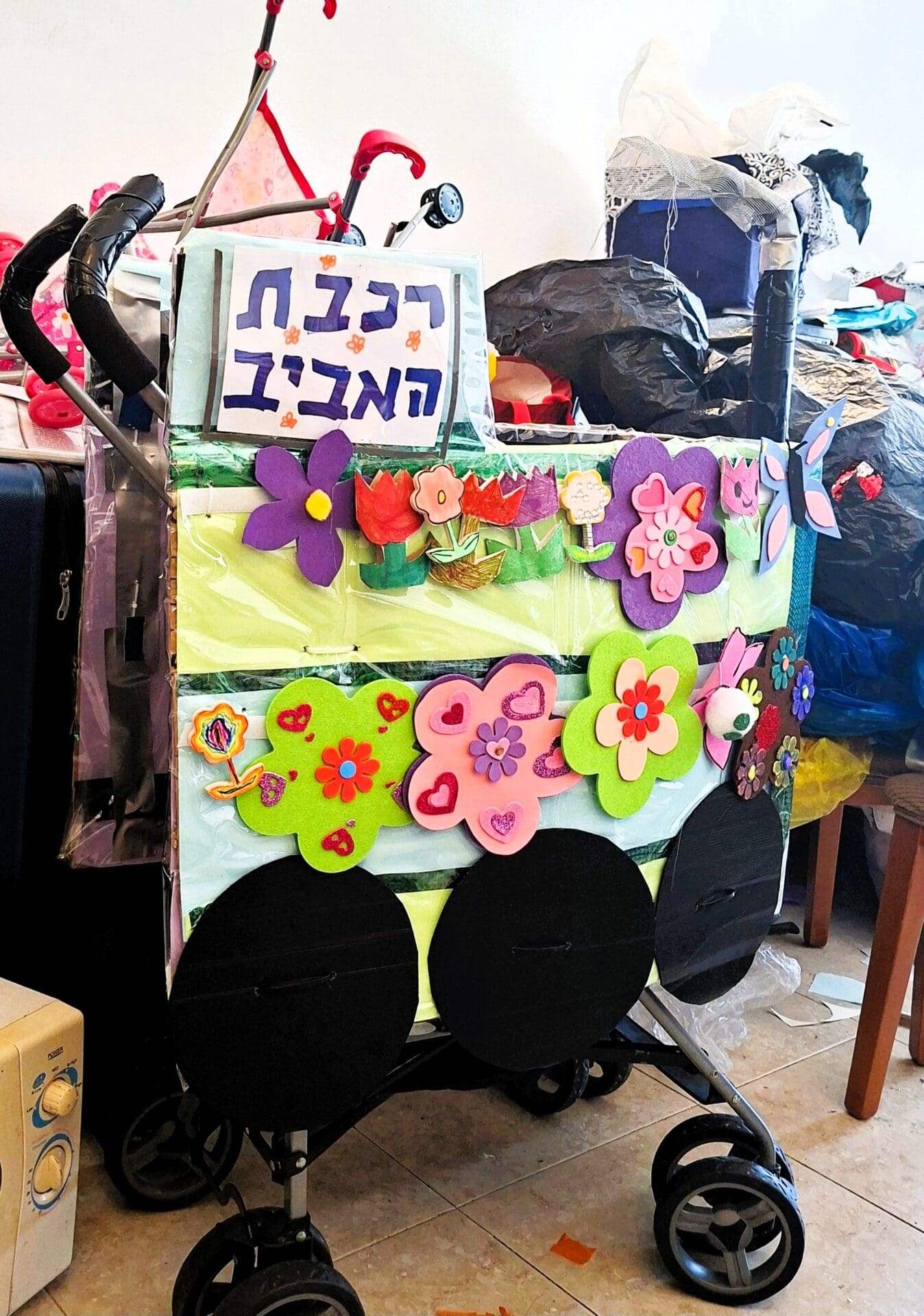 בבית מיכל בן שבתאי - "רכבת הפתעות" האביב (צילום: רחלי אורבך)