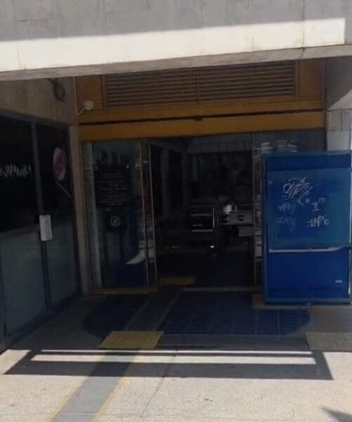 הכניסה הראשית לכרמלית פתוחה (צילום: סומר כרנתינג'י)