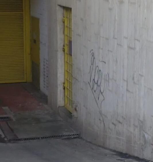 הגישה הישירה מגן האם לכרמלית נעולה (צילום: סומר כרנתינג'י)